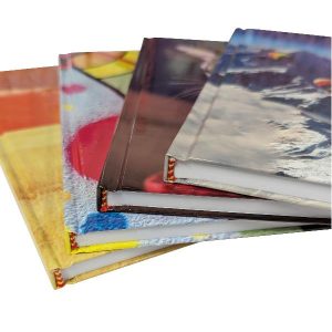 Be More Quaderni punto metallico CF 4 QUADERNI MAXI CARTONATI A4 70GR RIGATURA 5MM FG 128+1 COVER CARTONATA PLASTICA LUCIDA 4 GRAFICHE ASSORTITE